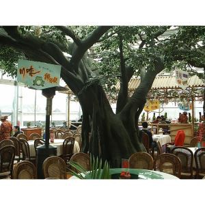 Gamle kunstig Banyan Tree Restaurant dekorasjon